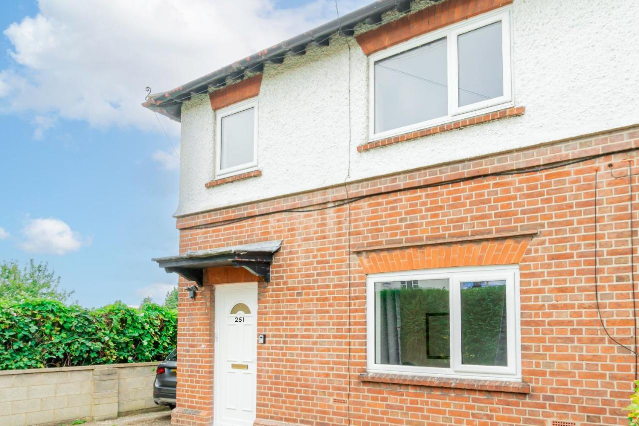 Charming 2-Bedroom Flat With A Garden And Free Parking At Abingdon Oxford Exterior photo
